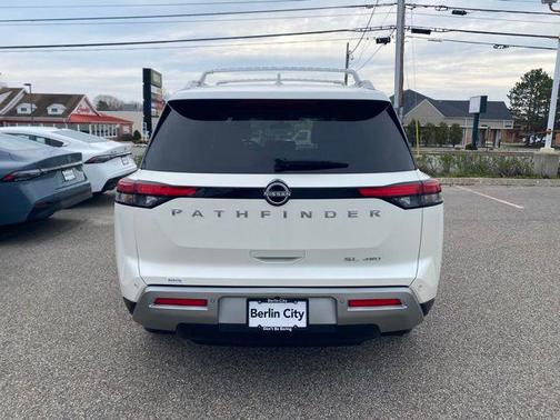 Pearl White Tricoat 2024 Nissan Pathfinder SL 4WD