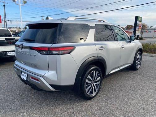 2022 Nissan Pathfinder Platinum 4WD