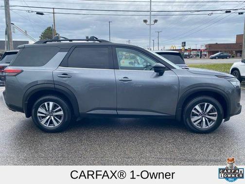 Gun Metallic/Super Black 2022 Nissan Pathfinder SL 4WD