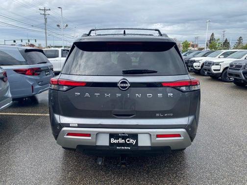Gun Metallic/Super Black 2022 Nissan Pathfinder SL 4WD