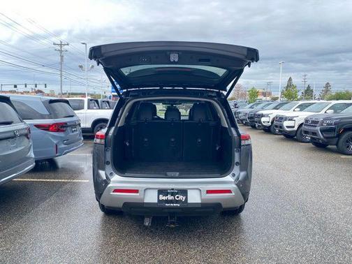 Gun Metallic/Super Black 2022 Nissan Pathfinder SL 4WD