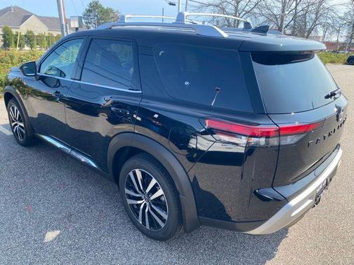 2025 Nissan Pathfinder Platinum 4WD