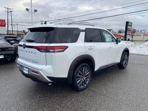 2025 Nissan Pathfinder SL 4WD