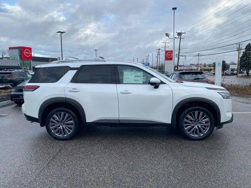 2025 Nissan Pathfinder SL 4WD