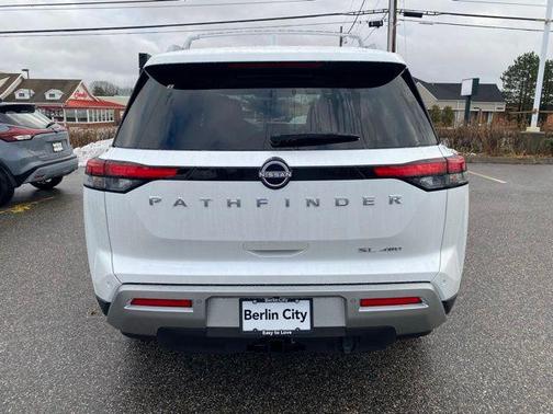2025 Nissan Pathfinder SL 4WD