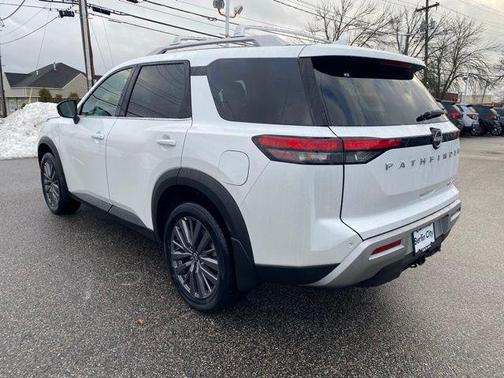2025 Nissan Pathfinder SL 4WD