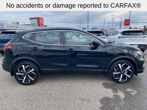 Magnetic Black Pearl 2022 Nissan Rogue Sport SL