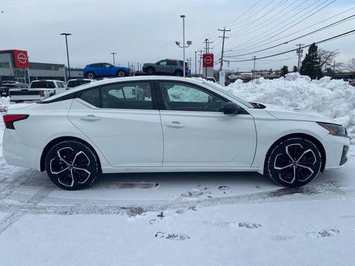 2024 Nissan Altima SR Intelligent AWD