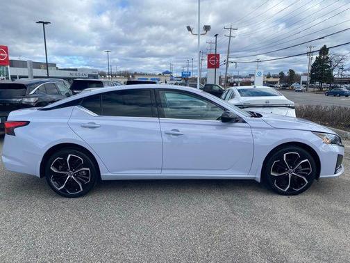 2025 Nissan Altima SR AWD