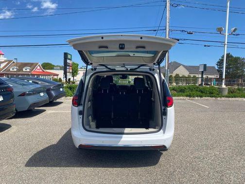 Bright White Clearcoat 2023 Chrysler Pacifica Touring L