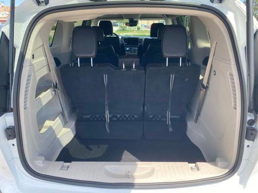 Bright White Clearcoat 2023 Chrysler Pacifica Touring L