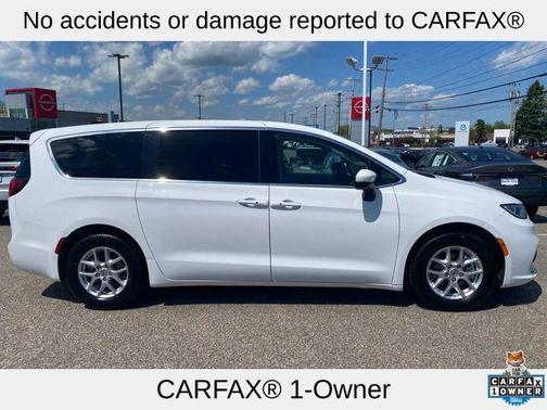 Bright White Clearcoat 2023 Chrysler Pacifica Touring L