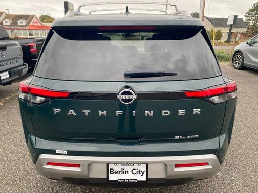 2023 Nissan Pathfinder SL 4WD