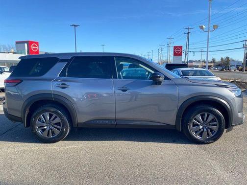 Gun Metallic 2024 Nissan Pathfinder S 4WD