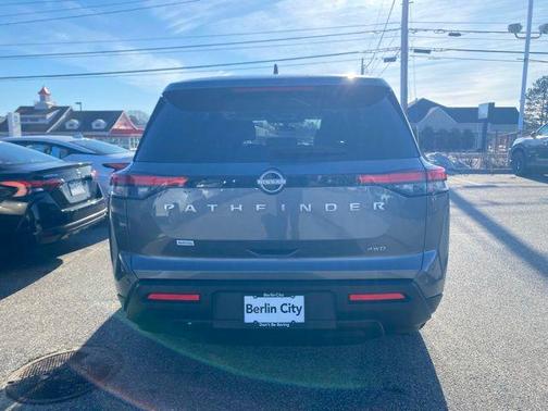 Gun Metallic 2024 Nissan Pathfinder S 4WD