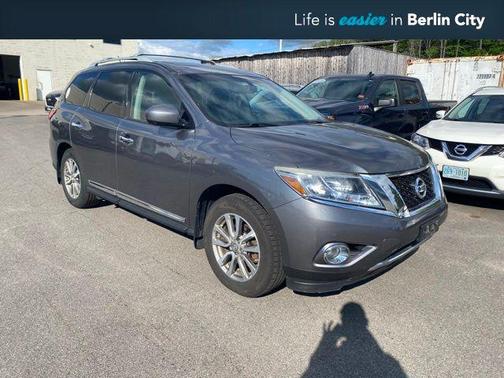 Gun Metallic 2016 Nissan Pathfinder SL