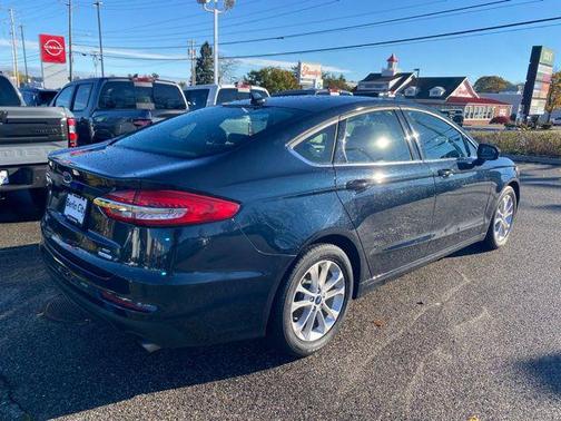 2020 Ford Fusion SE