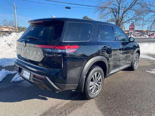 2024 Nissan Pathfinder S 4WD