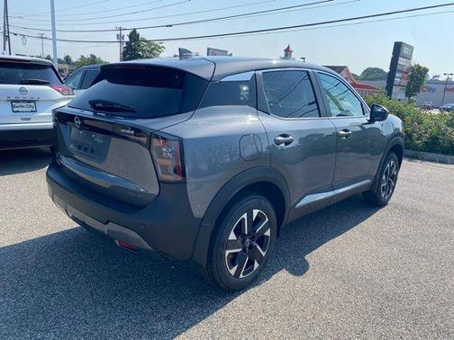 2025 Nissan Kicks SV