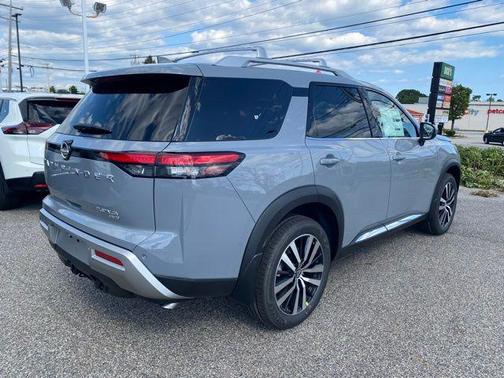 2025 Nissan Pathfinder Platinum 4WD