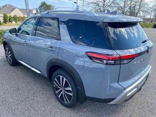 2025 Nissan Pathfinder Platinum 4WD