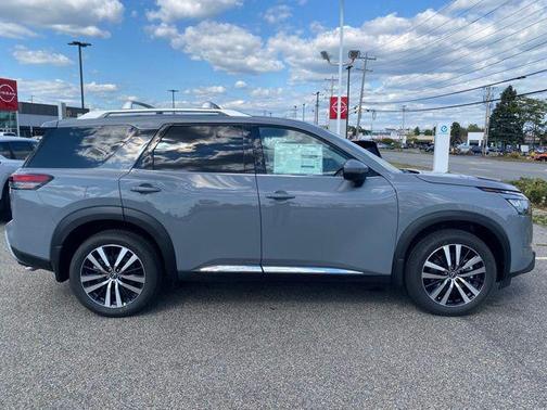 2025 Nissan Pathfinder Platinum 4WD