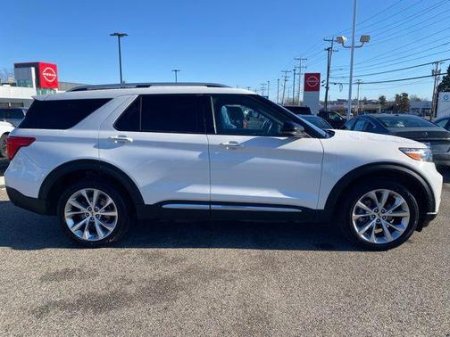Star White Metallic Tri-Coat 2022 Ford Explorer Platinum