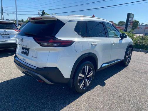 2022 Nissan Rogue SL