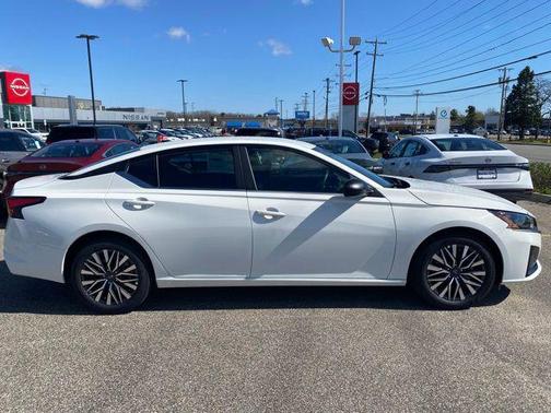 Glacier White 2026 Nissan Altima 2.5 SV