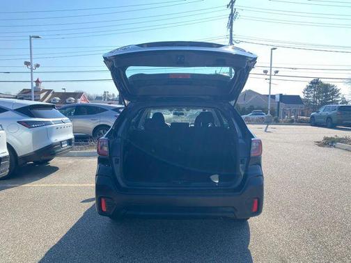 Crystal Black Silica 2022 Subaru Outback Base