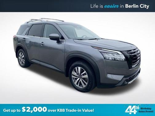 2023 Nissan Pathfinder SL 4WD