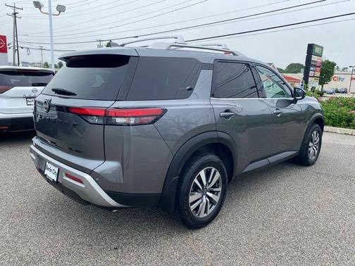 2023 Nissan Pathfinder SL 4WD