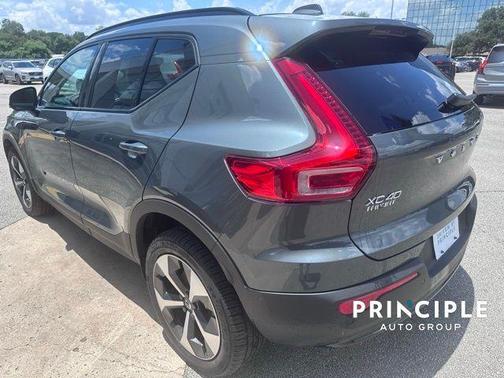 2026 Volvo XC40 B5 Plus