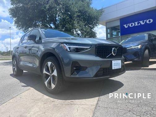 2026 Volvo XC40 B5 Plus
