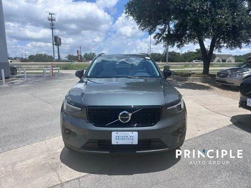 2026 Volvo XC40 B5 Plus