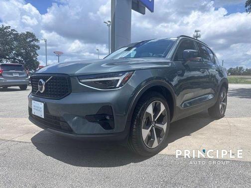 2026 Volvo XC40 B5 Plus
