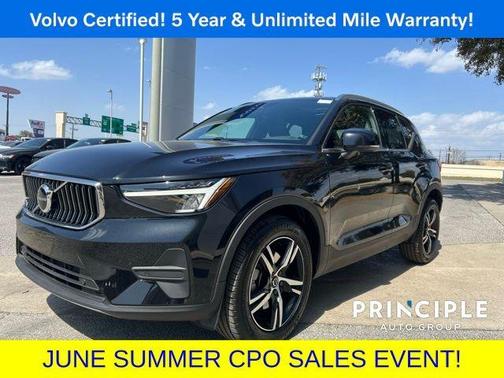 2025 Volvo XC40 B5 Core Bright Theme