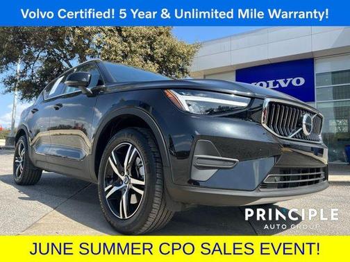 2025 Volvo XC40 B5 Core Bright Theme