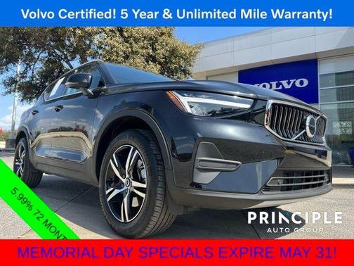 2025 Volvo XC40 B5 Core Bright Theme