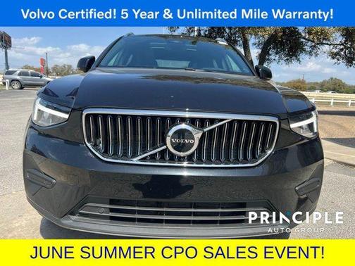 2025 Volvo XC40 B5 Core Bright Theme