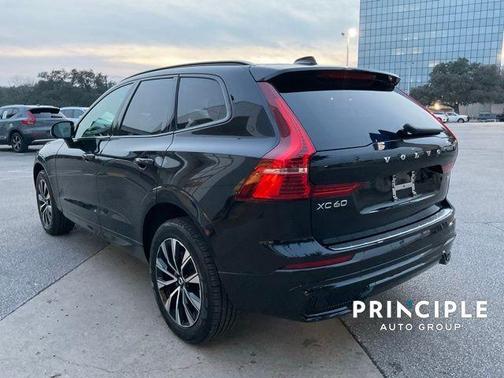 2023 Volvo XC60 B5 Plus Dark Theme
