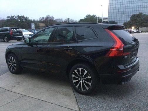 2023 Volvo XC60 B5 Plus Dark Theme