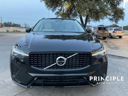 2023 Volvo XC60 B5 Plus Dark Theme
