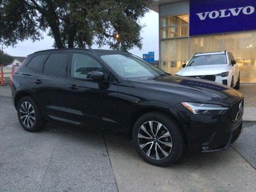 2023 Volvo XC60 B5 Plus Dark Theme