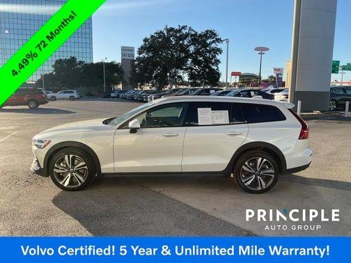 2025 Volvo V60 Cross Country B5 Plus