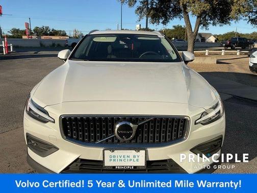 2025 Volvo V60 Cross Country B5 Plus