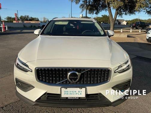 2025 Volvo V60 Cross Country B5 Plus