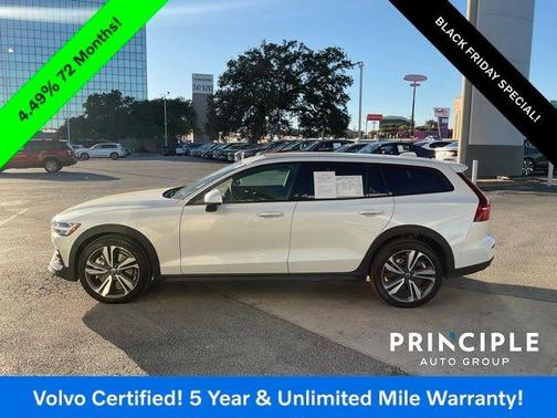 2025 Volvo V60 Cross Country B5 Plus