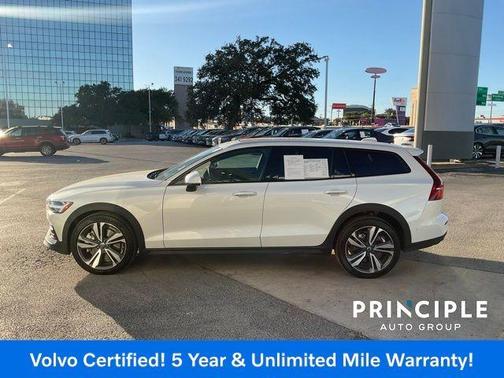 2025 Volvo V60 Cross Country B5 Plus