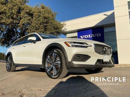 2025 Volvo V60 Cross Country B5 Plus